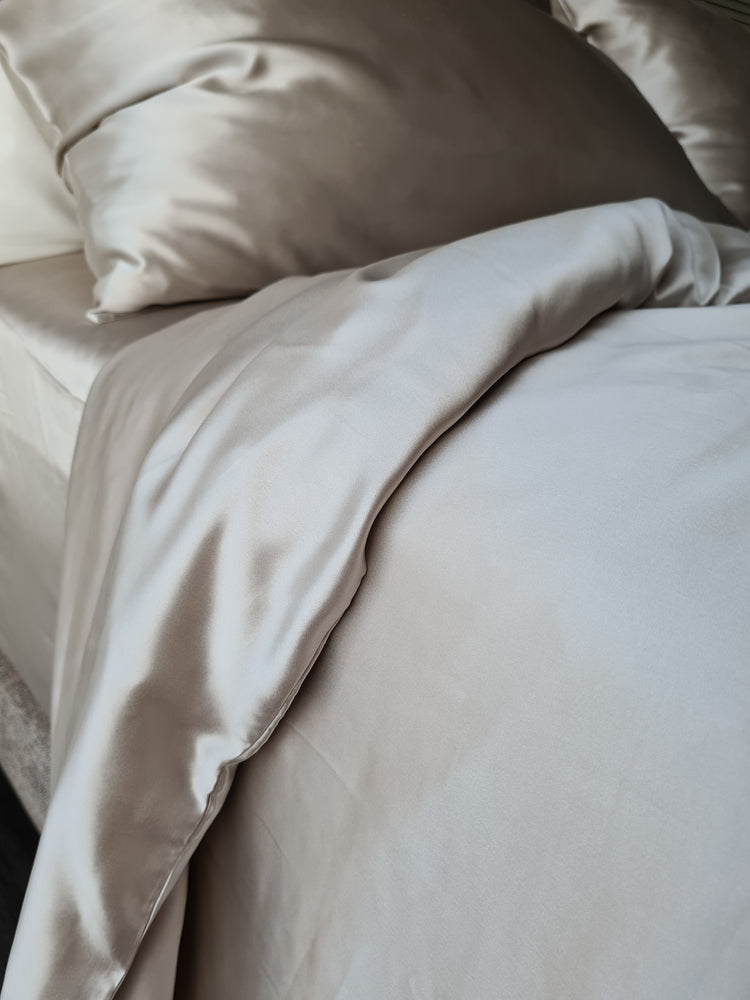 
                  
                    100% Mulberry Silk Duvet Cover in Champagne
                  
                