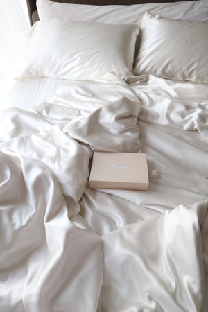 
                  
                    100% Mulberry Silk Duvet Cover in Ivory
                  
                